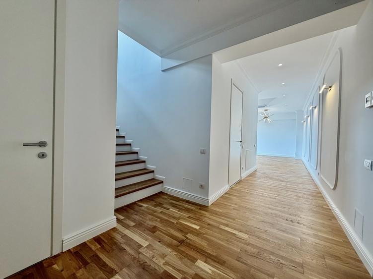 Penthouse cu 4 camere decomandat în Domenii