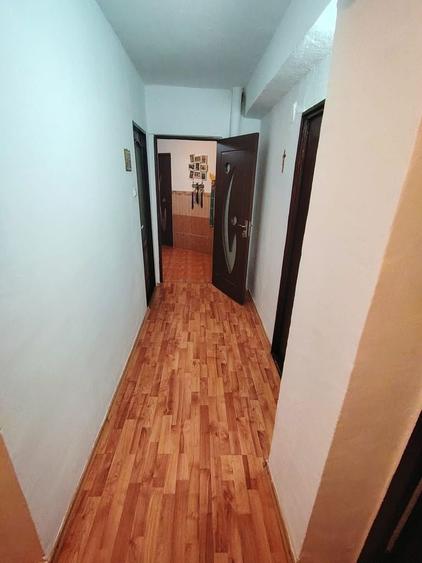 Apartament cu 4 camere decomandat în Bărăbanț