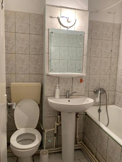 Apartament cu 4 camere decomandat în Central