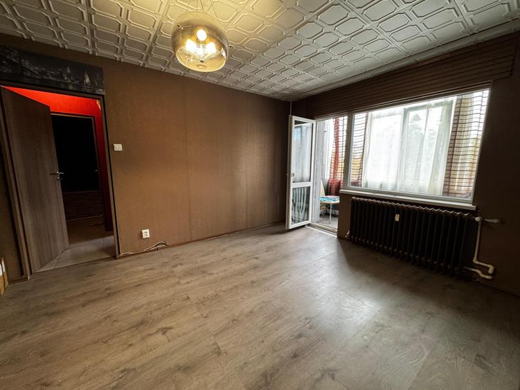 Apartament cu 3 camere semidecomandat în Tătărași