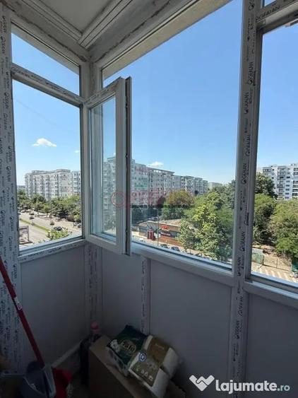 Apartament cu 4 camere semidecomandat în Berceni