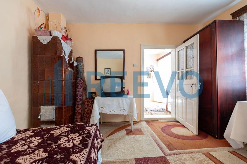 Casă cu 5 camere cu Teren 3365 Mp în Conțești