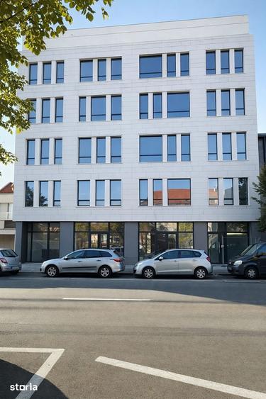 Spațiu comercial, de 1,640 mp, în Central