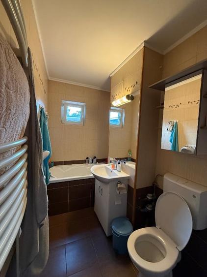Apartament cu 4 camere decomandat, mobilat în Rogerius