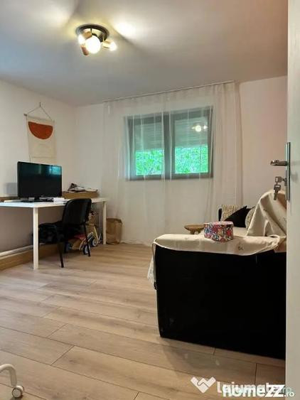 Casă cu 5 camere cu Teren 3029 Mp în Central