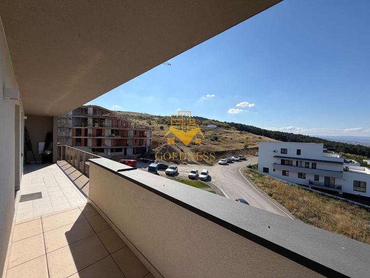 Apartament cu 3 camere semidecomandat, mobilat în Florești