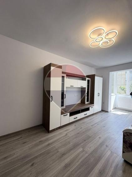 Apartament cu 2 camere semidecomandat, mobilat în Săsar