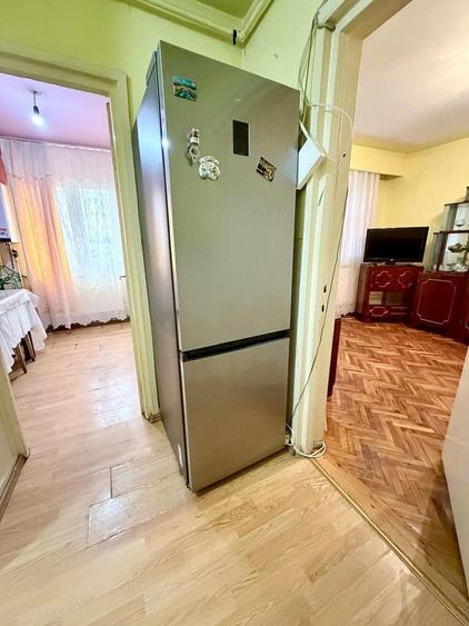 Apartament cu 3 camere semidecomandat în Exterior Vest