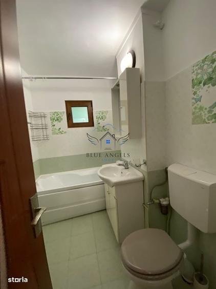 Apartament cu 4 camere semidecomandat în Calea București