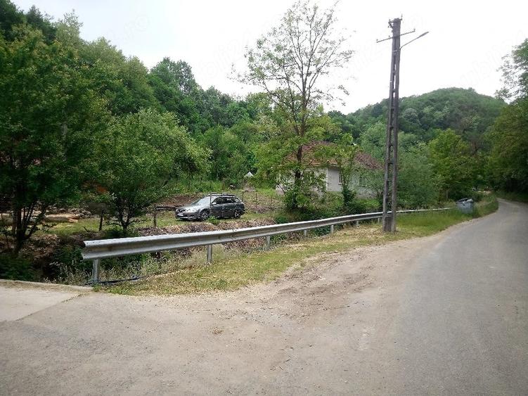 Casă cu 2 camere cu Teren 2763 Mp în Hălmagiu
