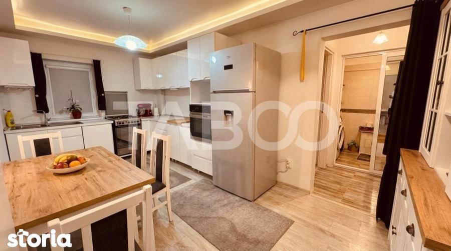 Apartament cu 4 camere semidecomandat, mobilat în Est