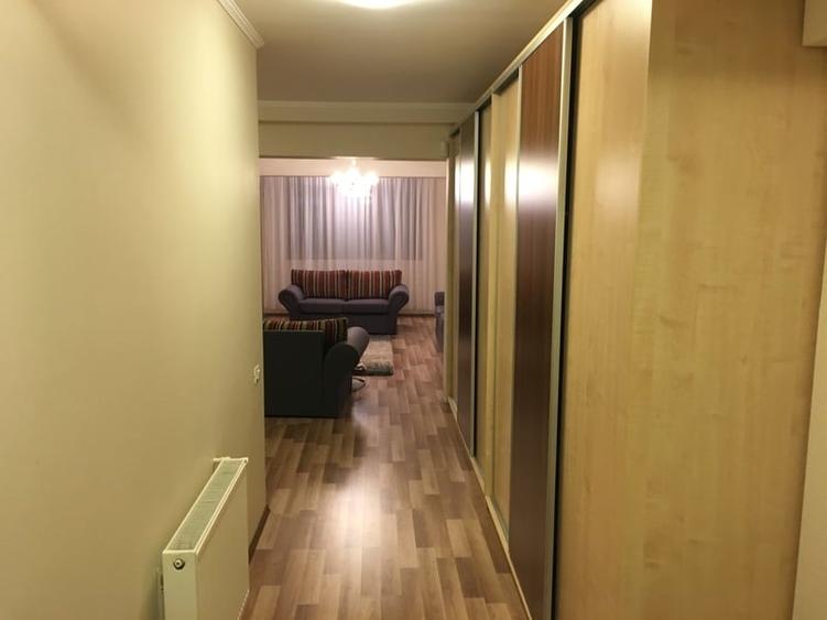 Apartament cu 3 camere decomandat în Ghencea