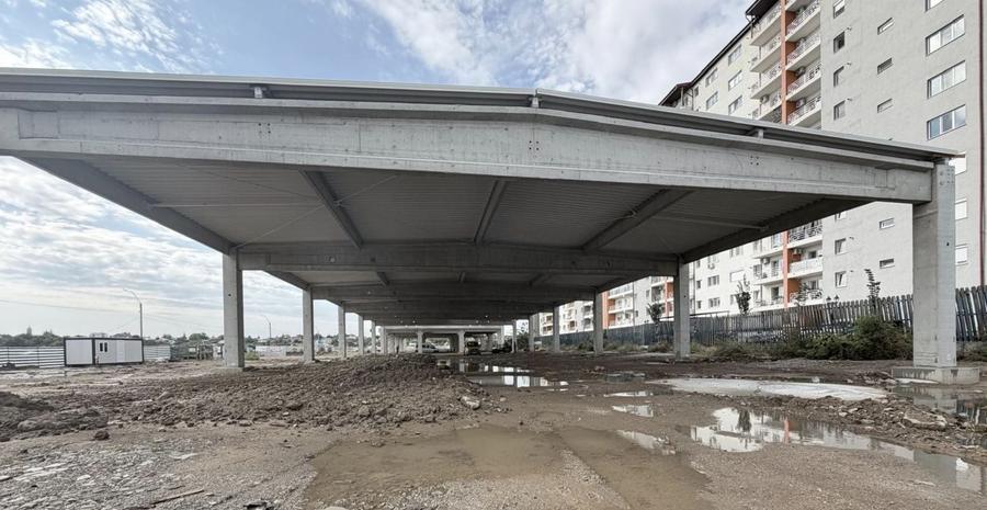 Spațiu comercial, de 2,317 mp, în Periferie