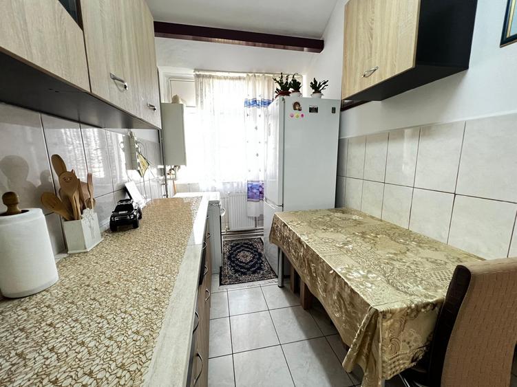 Apartament cu 2 camere semidecomandat, mobilat în Dacia