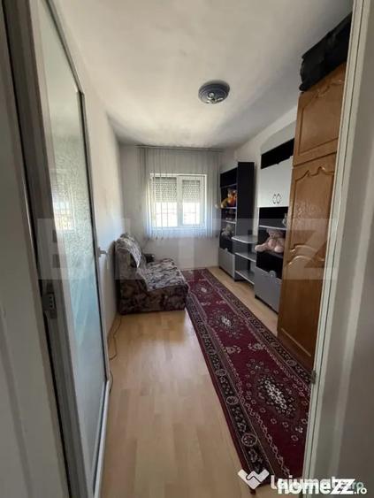 Apartament cu 3 camere decomandat în Micro 4