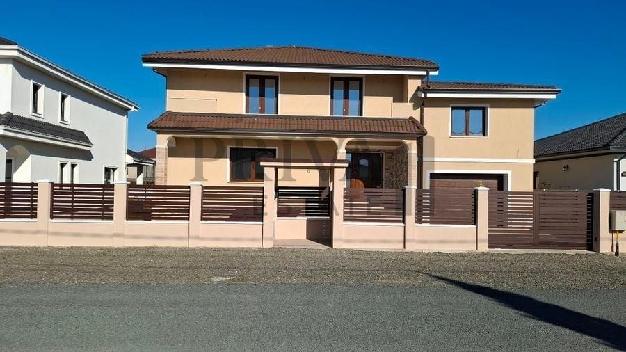 Casă individuală cu 6 camere cu Canalizare în Ghiroda