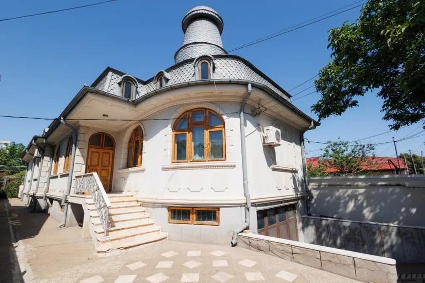 Casă cu 5 camere în Central
