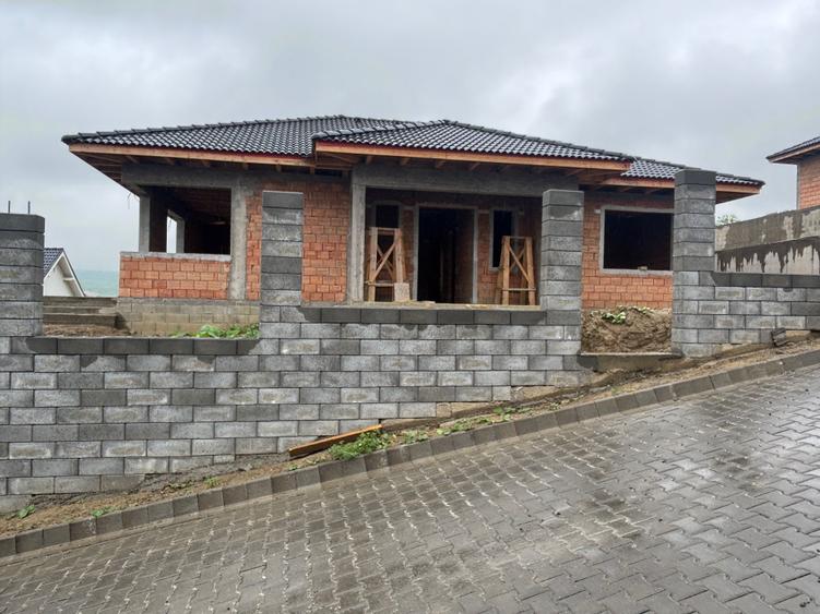 Casă cu 3 camere cu Teren 609 Mp în Livezeni