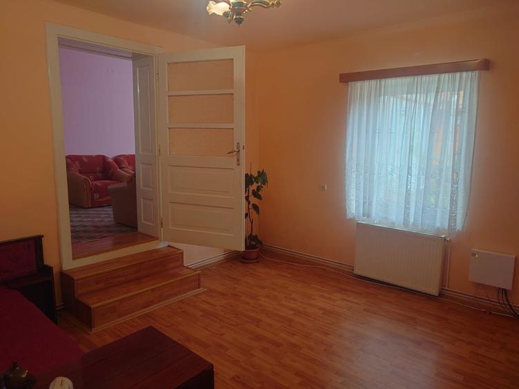 Casă cu 3 camere cu Teren 1850 Mp în Stupini