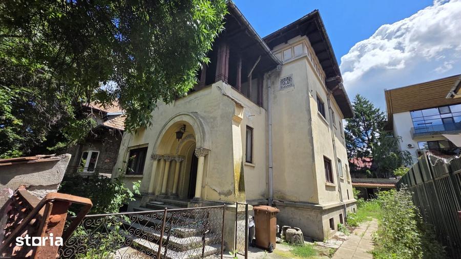 Casă cu 6 camere cu Teren 469 Mp în Domenii