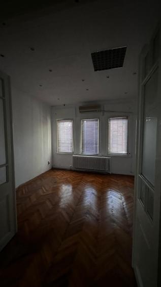 Apartament cu 4 camere semidecomandat în Mărășești