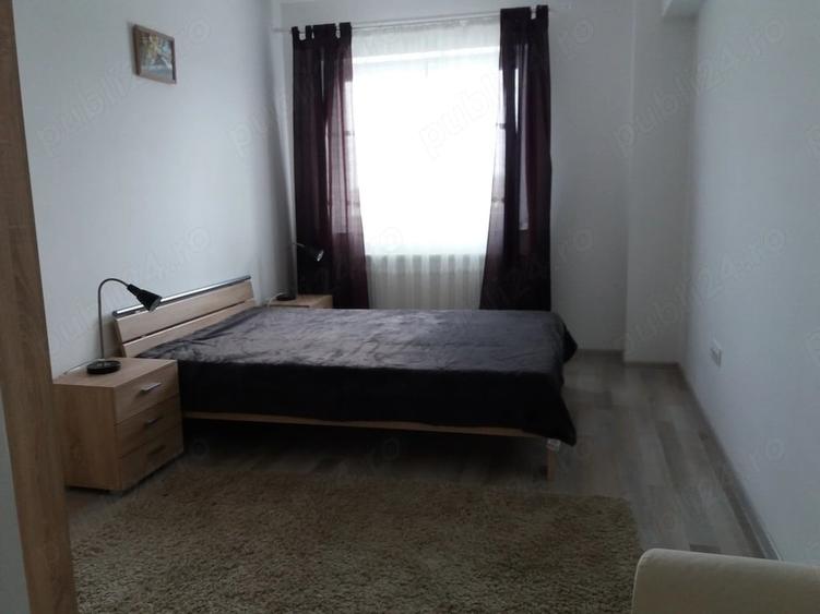 Apartament cu 3 camere decomandat în Tractorul