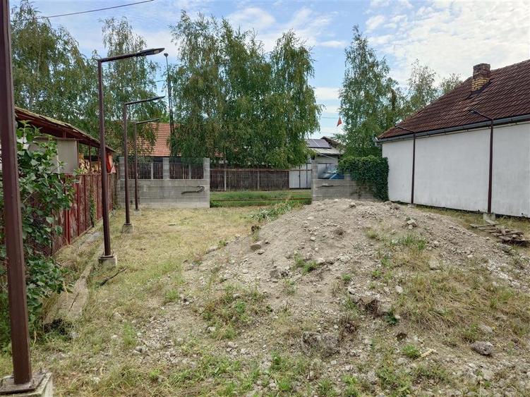 Casă cu 20 camere cu Canalizare în Central
