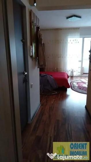 Garsonieră decomandată în Poarta 6
