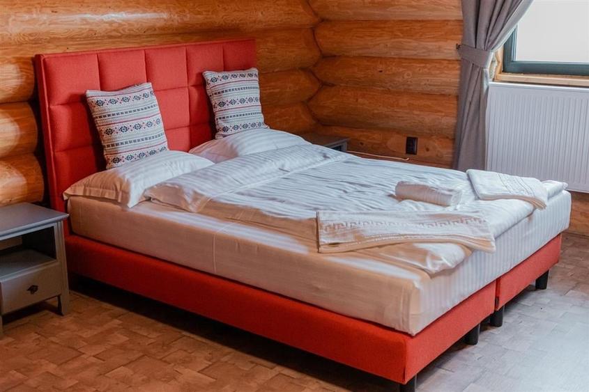 Casă individuală cu 5 camere cu Canalizare în Mălini