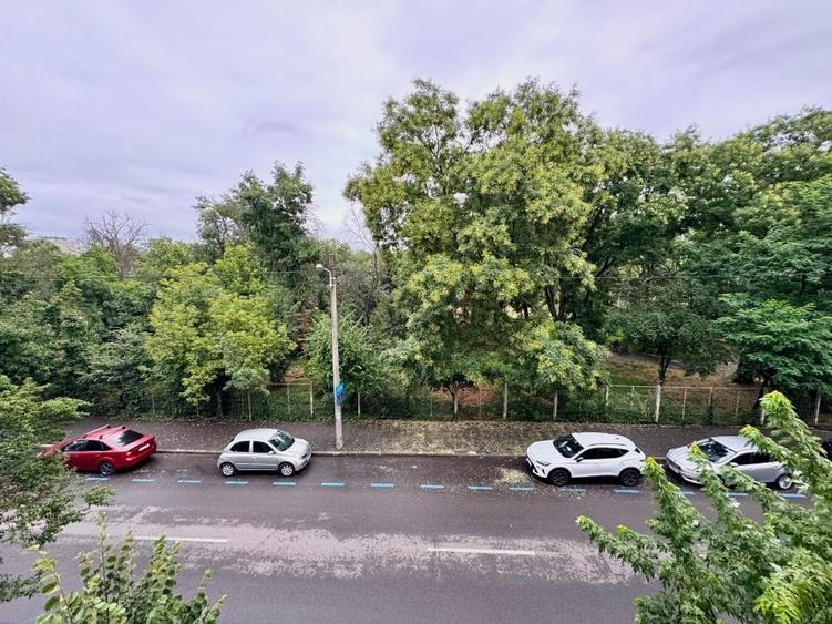 Apartament cu 3 camere decomandat, mobilat în Domenii
