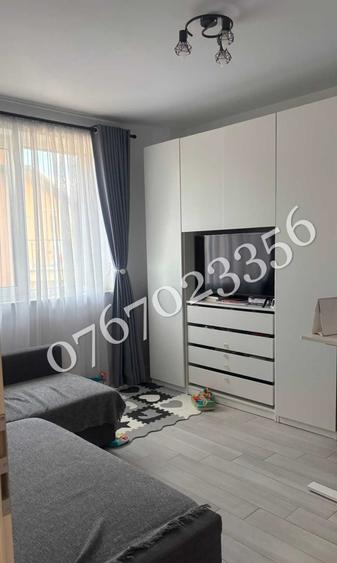 Apartament cu 3 camere decomandat în Chinteni