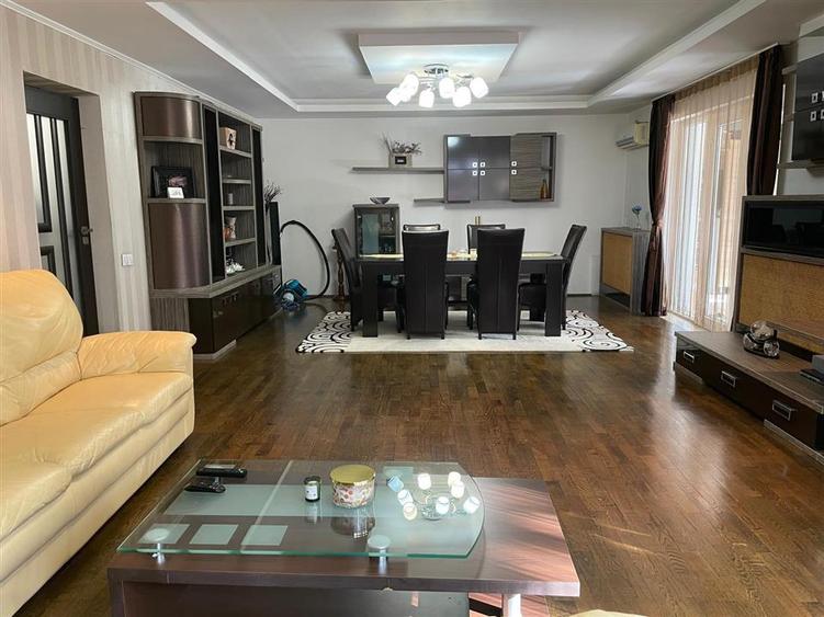 Casă cu 6 camere cu Canalizare în Exterior Est
