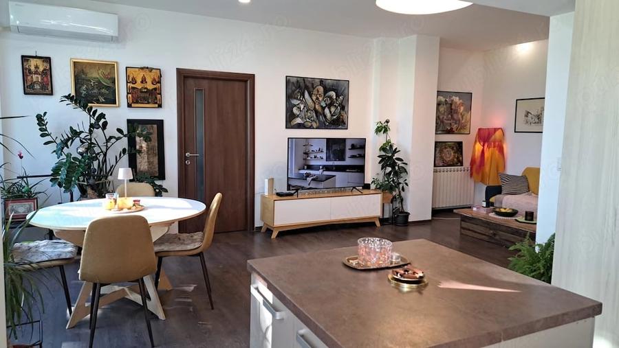 Apartament cu 3 camere decomandat, mobilat în Central