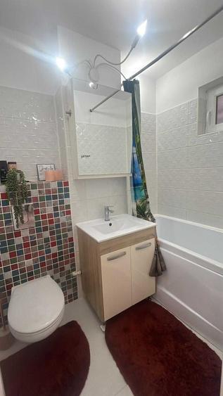 Apartament cu 3 camere decomandat în Exterior Vest