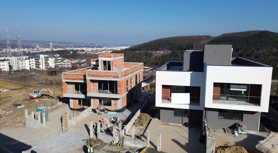 Duplex cu 4 camere cu Canalizare în Florești