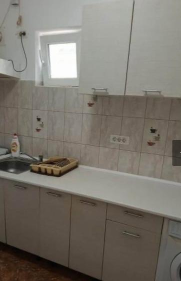 Garsonieră decomandată în Palas