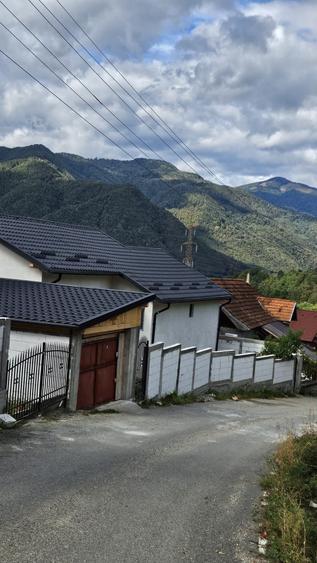 Casă cu 3 camere în Palazu Mare