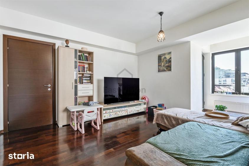 Apartament cu 3 camere semidecomandat în Gara de Nord