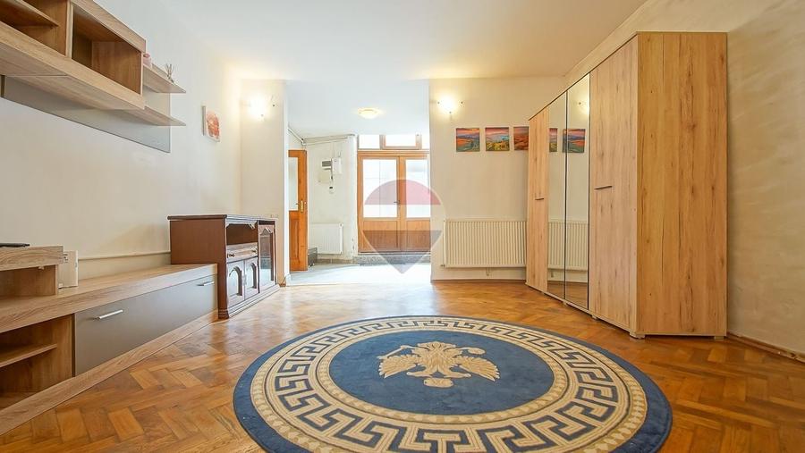 Apartament cu 2 camere decomandat în Centrul Istoric