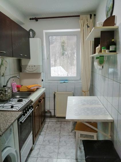 Apartament cu 3 camere decomandat în Valea Azugii