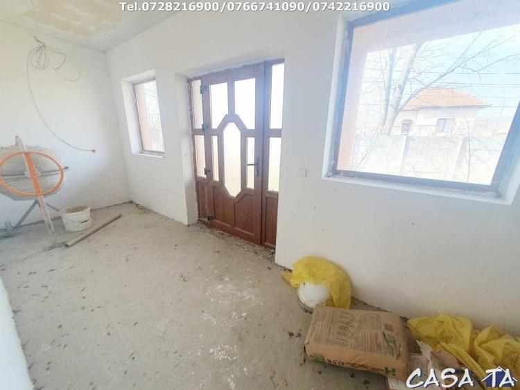 Casă individuală cu 3 camere cu Canalizare în Arcani