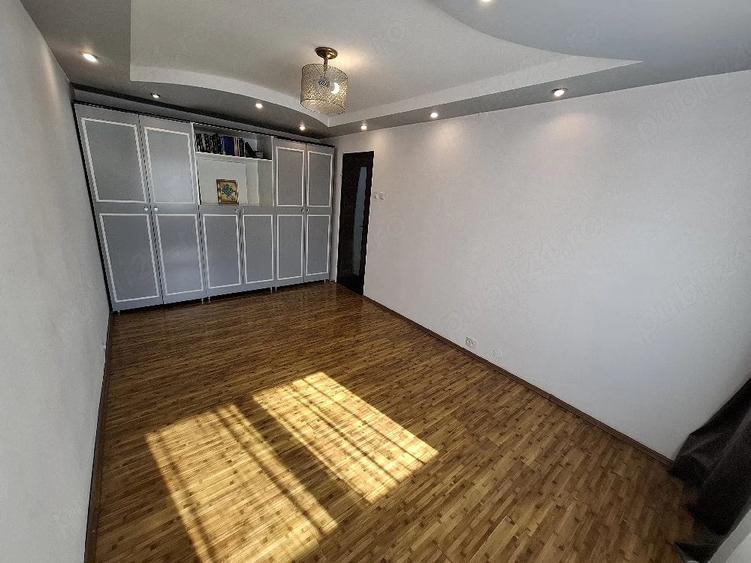 Apartament cu 3 camere decomandat în Tineretului