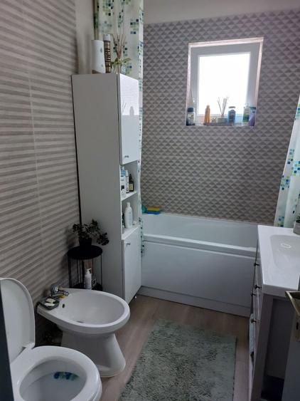 Apartament cu 2 camere decomandat în Florești