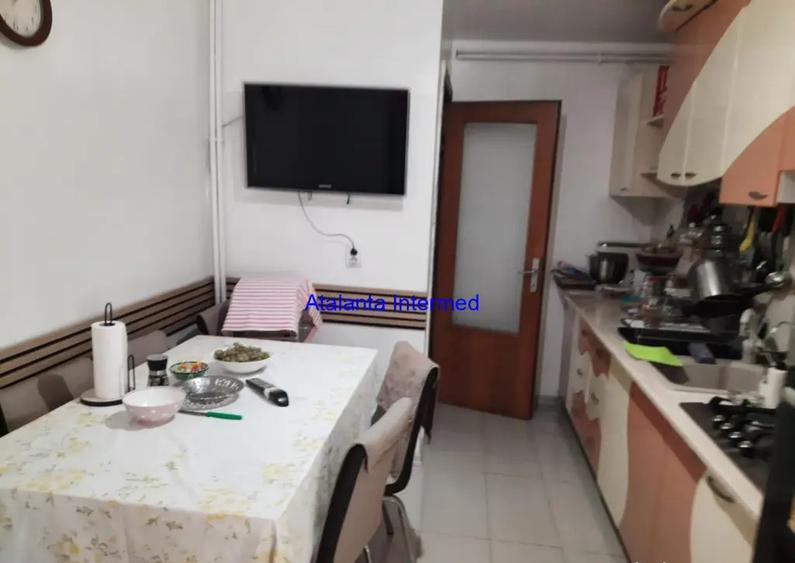 Apartament cu 3 camere decomandat în Casa de Cultură