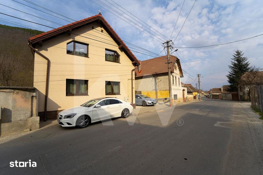 Casă cu 4 camere semidecomandat cu Canalizare în Est