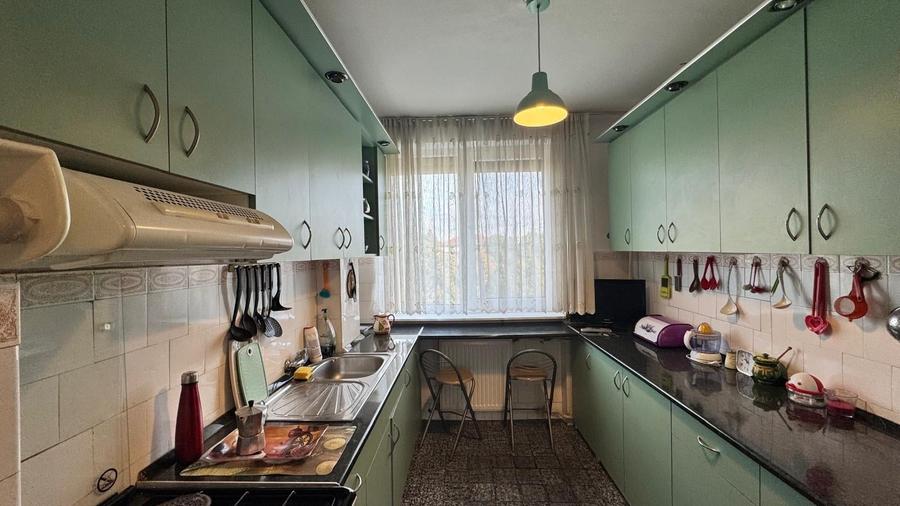 Apartament cu 3 camere decomandat în Dacia