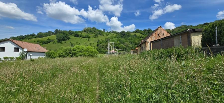 Teren Construcții extravilan de 3400 mp, în Est