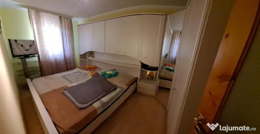 Apartament cu 3 camere semidecomandat în Tomis Nord