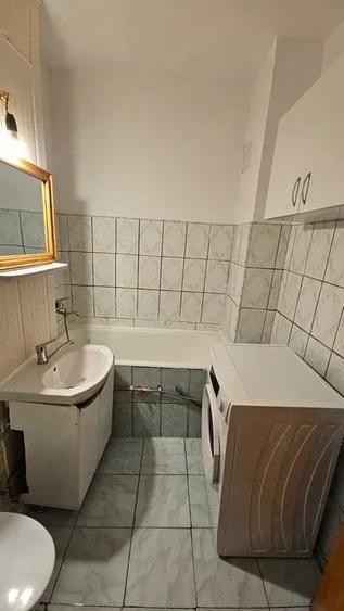 Apartament cu 3 camere decomandat, mobilat în Alexandru cel Bun