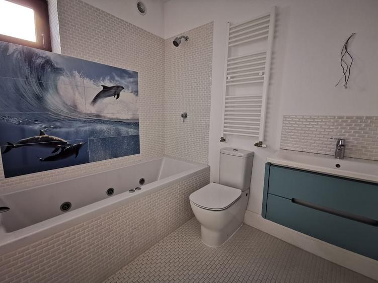 Casă individuală cu 8 camere cu Piscina în Iancu Nicolae